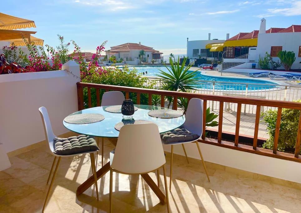 Stylish & Modern 1 Bedroom Suite On Frontline Of Playa Del Duque Costa Adeje  Exteriér fotografie